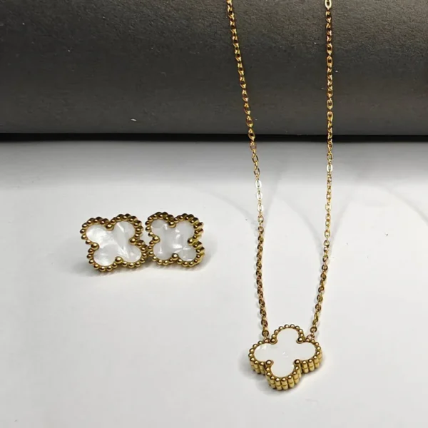 Four Leaf Clover White Pendant & Earing Set